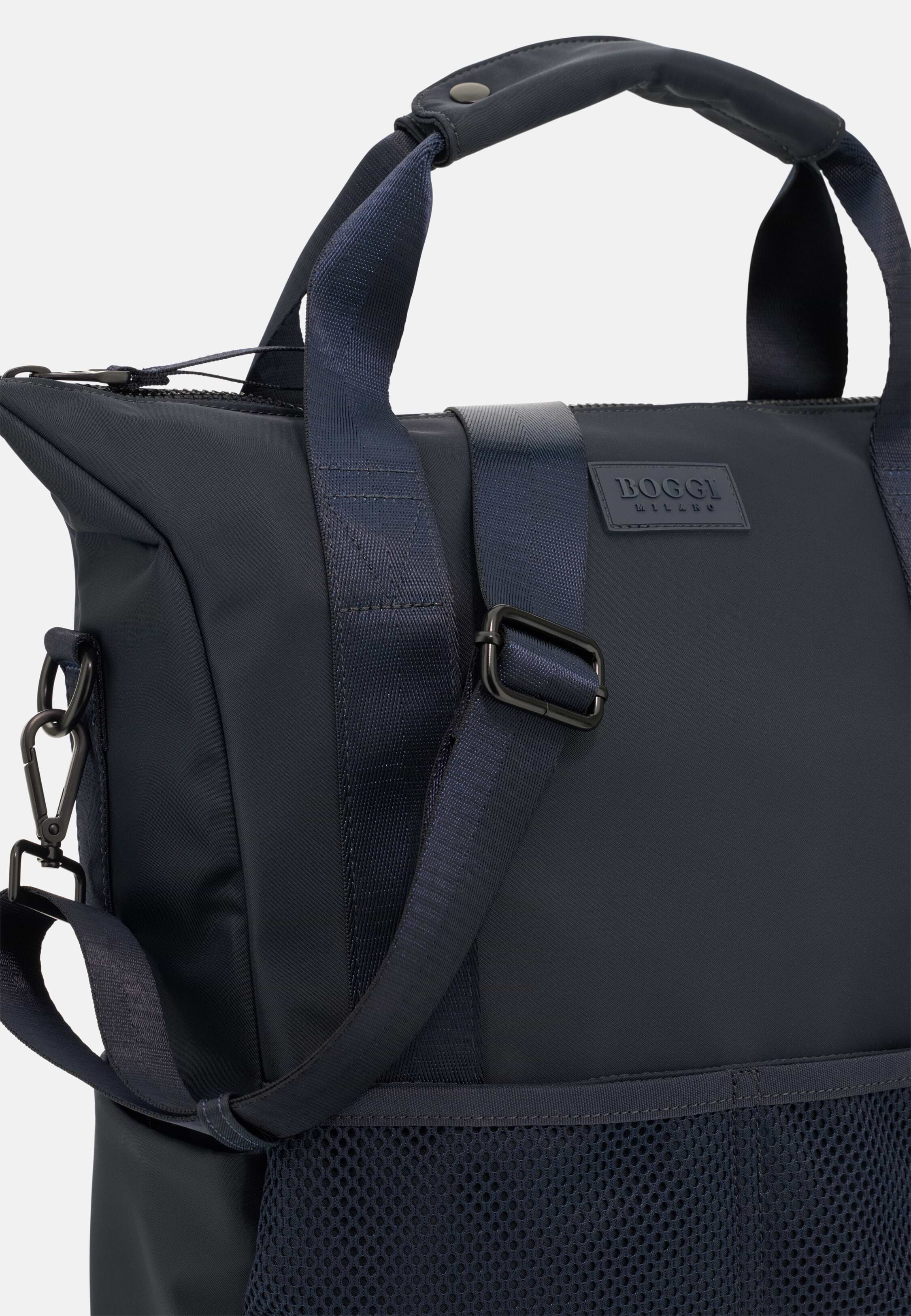 Shoulder carry view