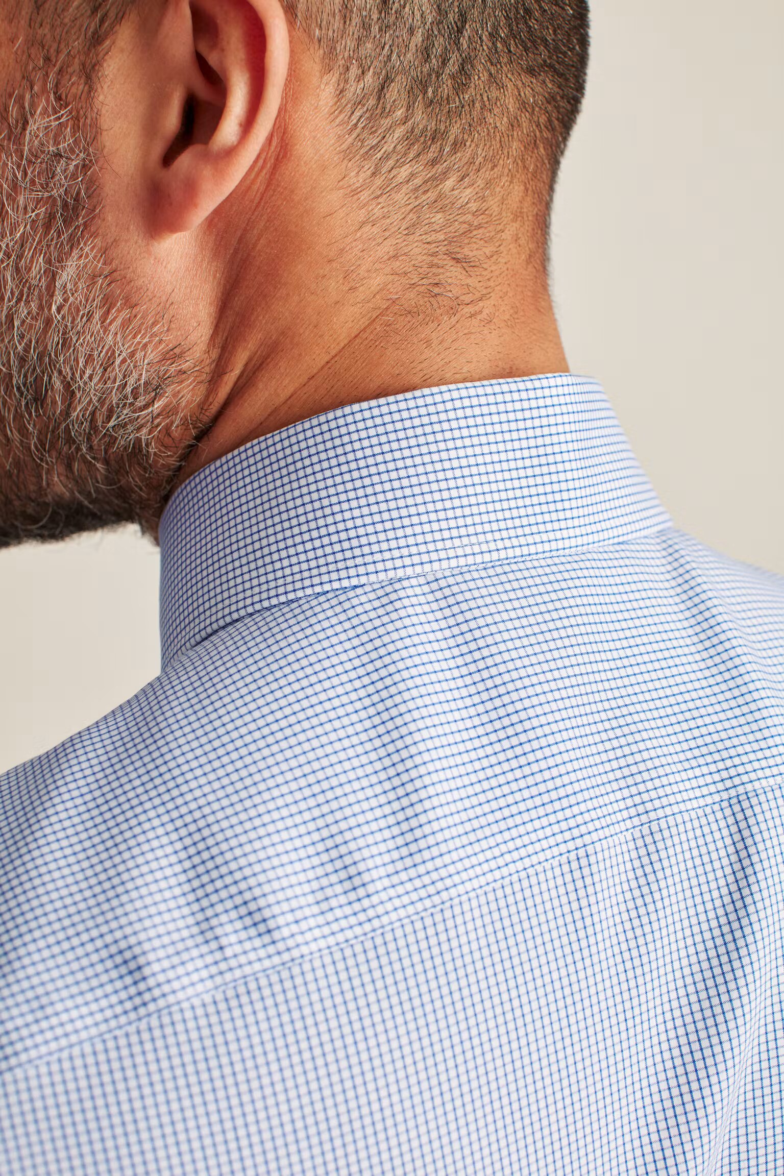 collar detail