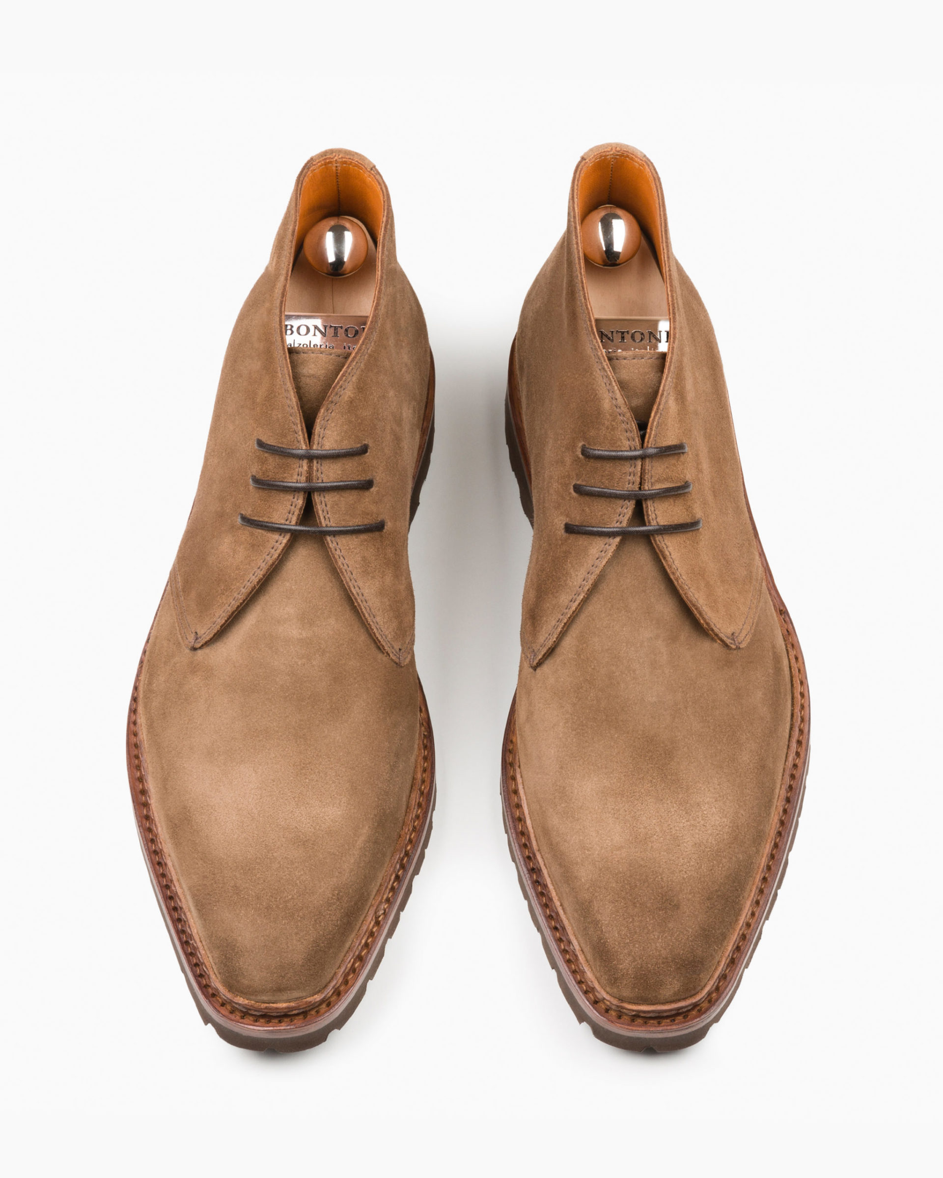 Desert Welt Ardesia Suede — three-quarter view