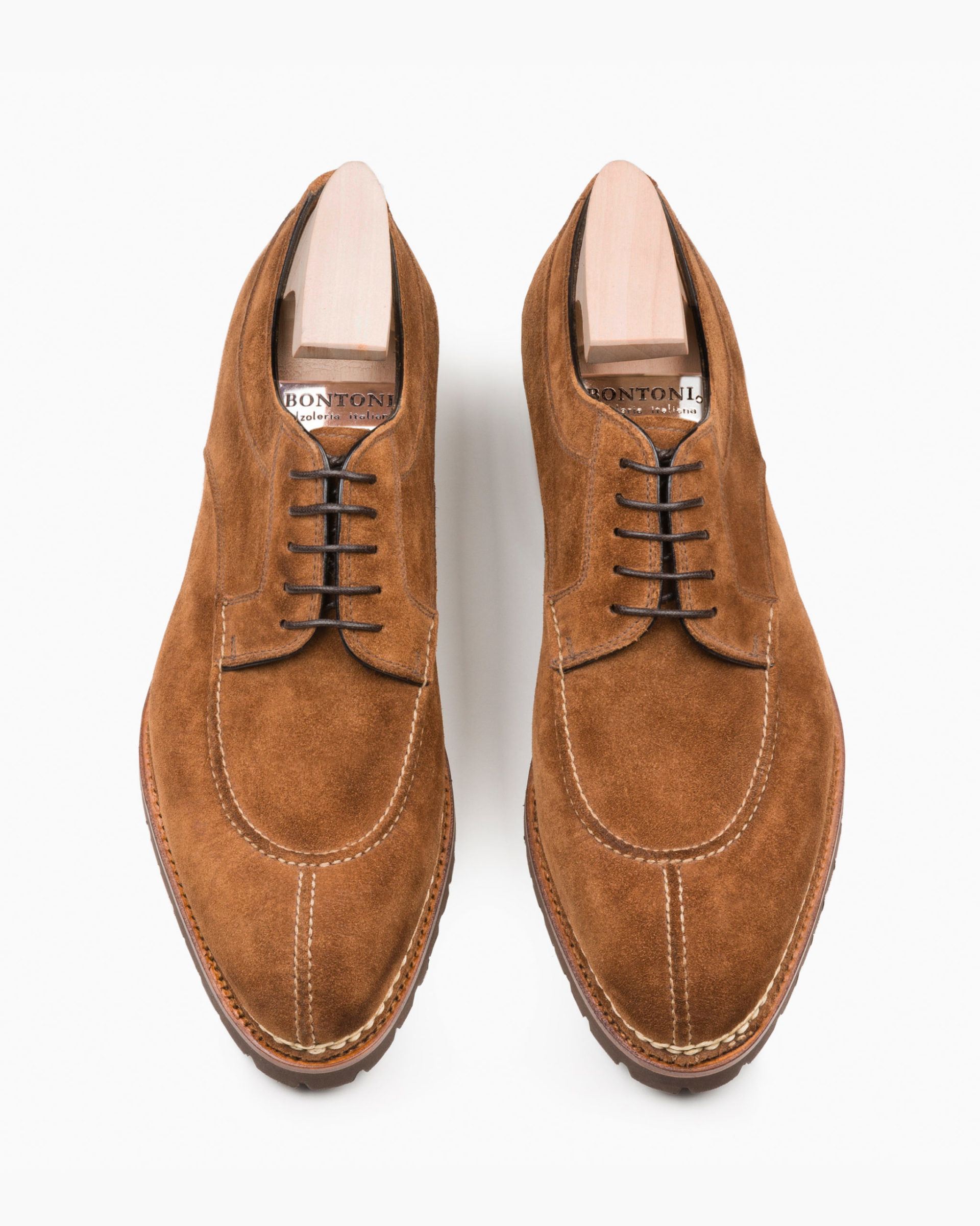 Magnifico — three-quarter view