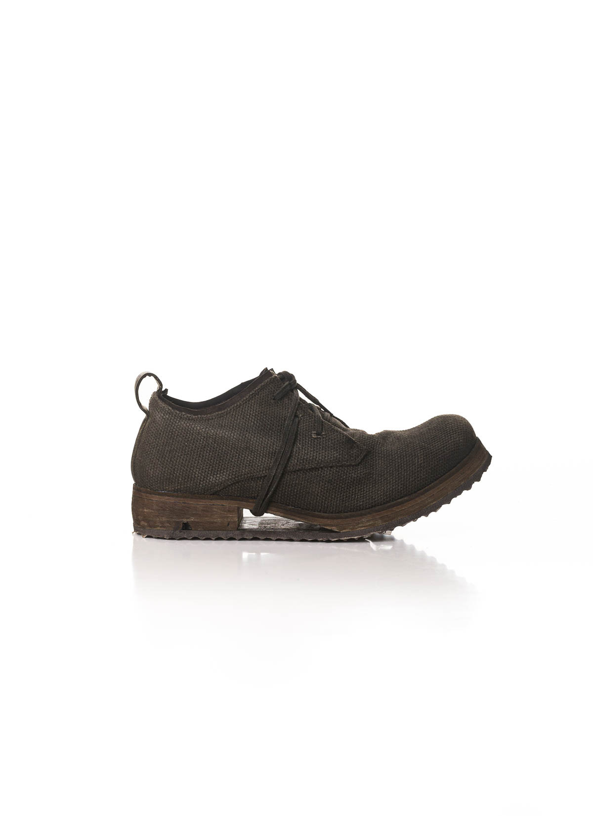 Side profile of the canvas derby