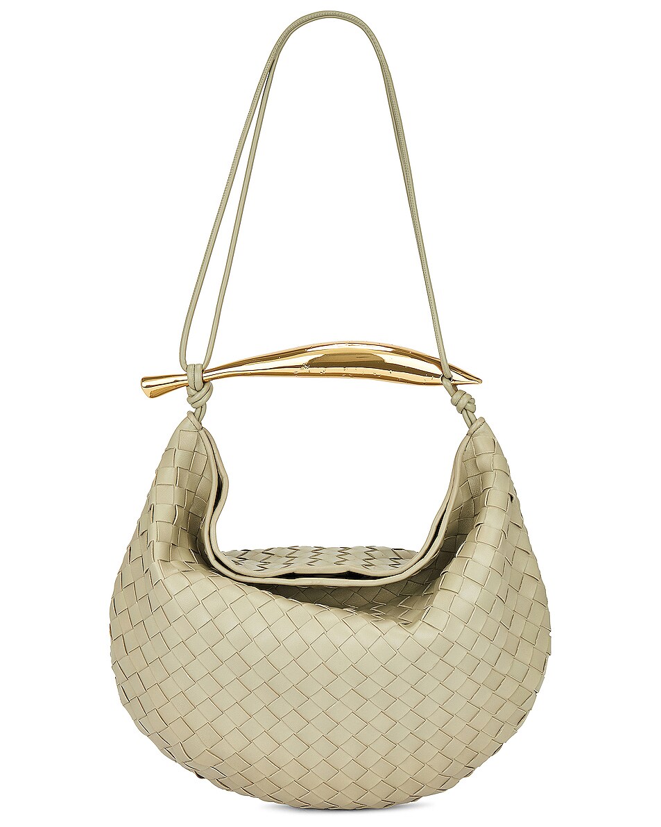 Chalk leather with the long shoulder strap threaded through the handle