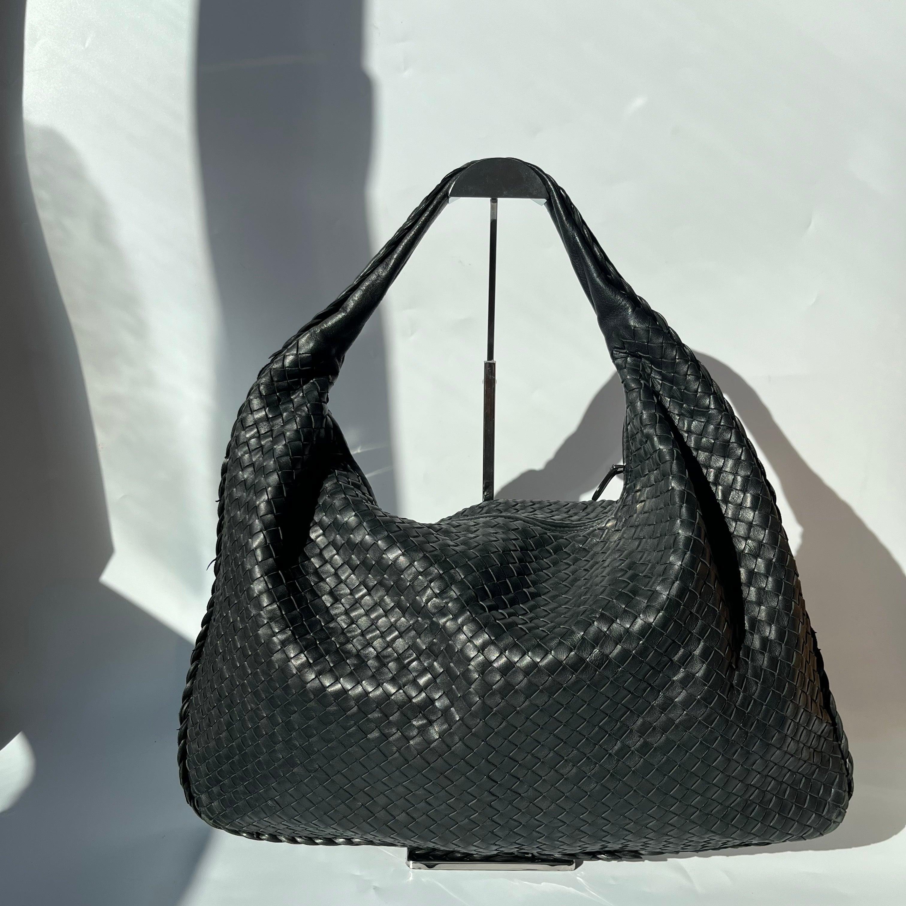 Maxi Veneta in black — the largest, most slouchy proportion