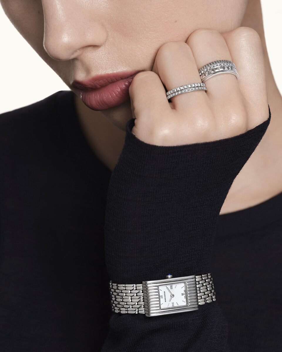 Reflet worn with its steel bracelet