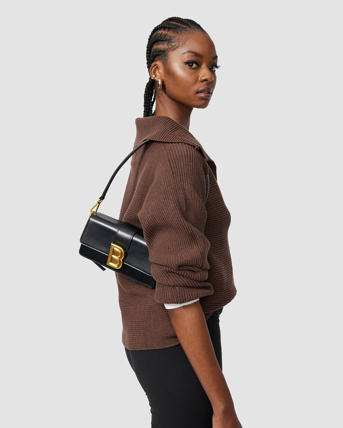 Nia Bag — side angle and handle profile