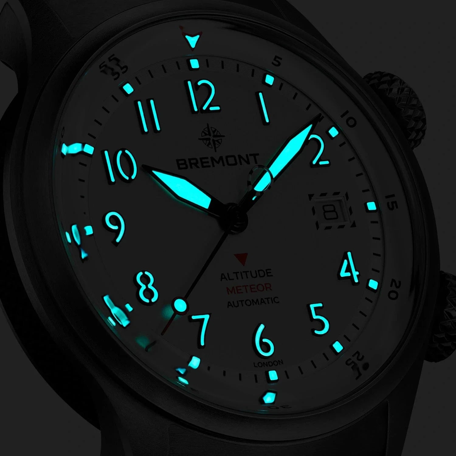 Side angle highlighting the inner Roto-Click bezel crown