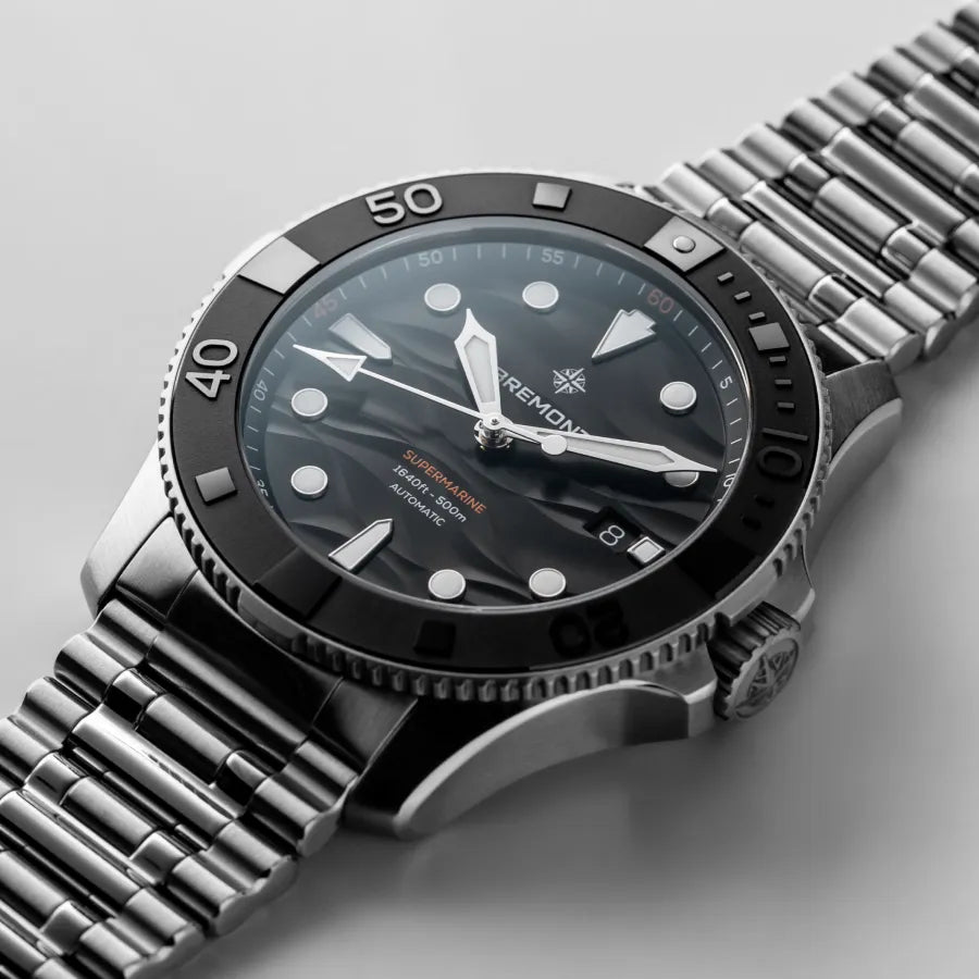 Angled view of the black ceramic unidirectional dive bezel