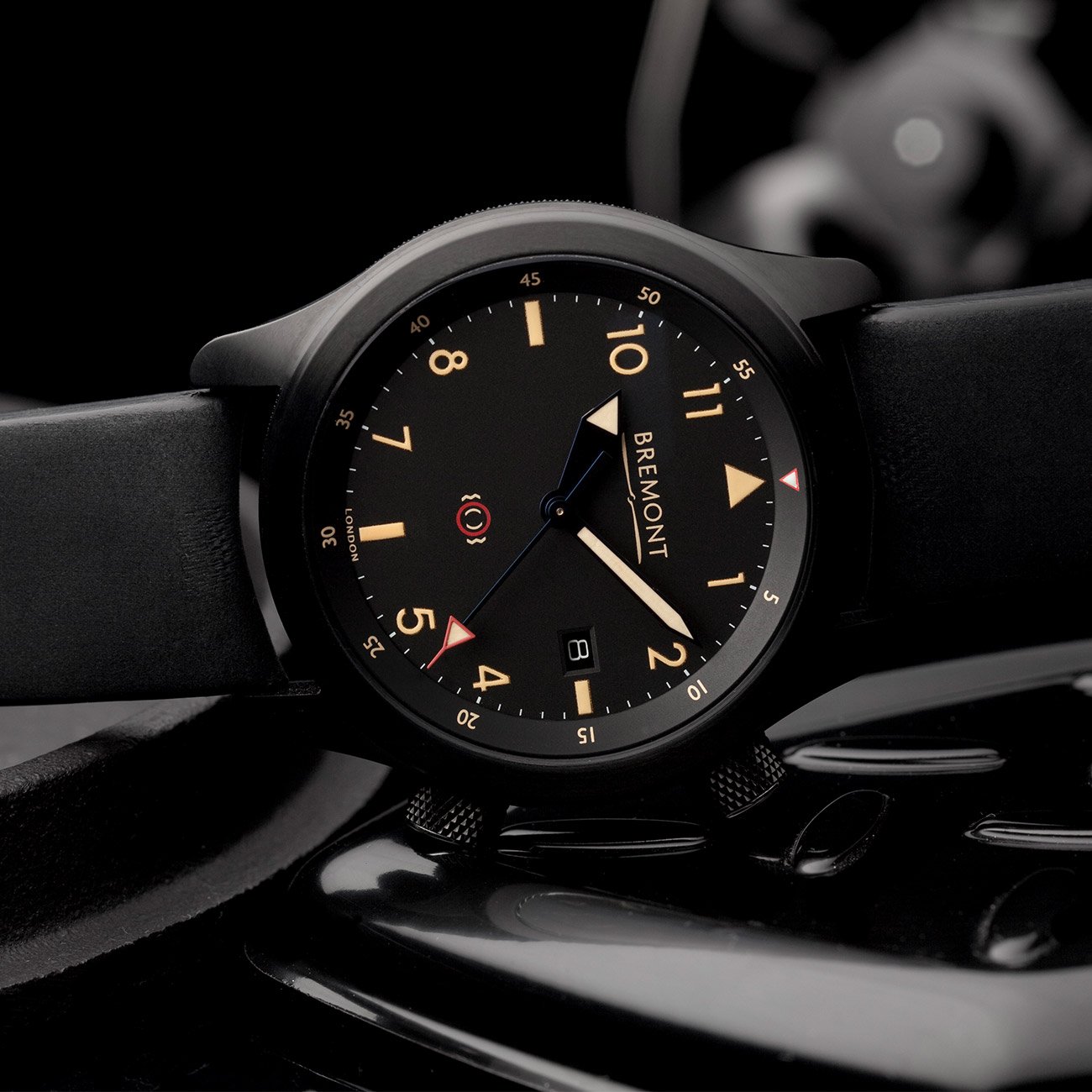Leather strap and case profile of the U-2/51-JET