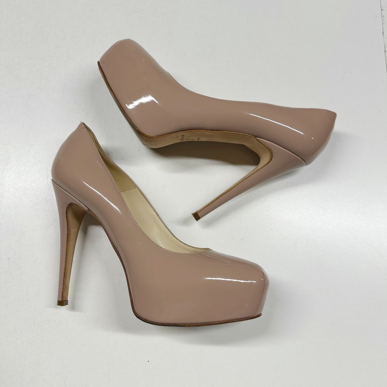 sole or label detail