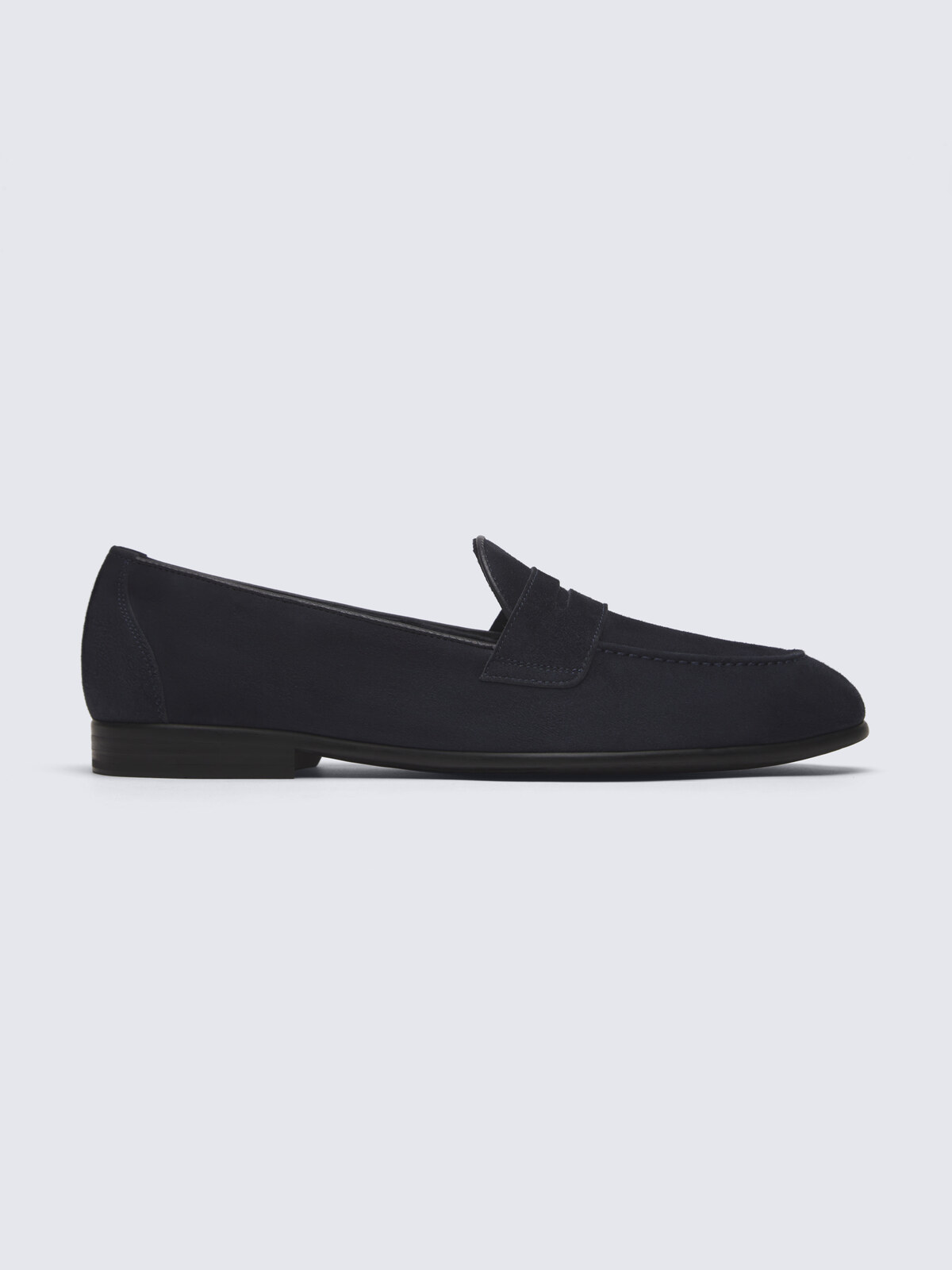 Low loafer silhouette