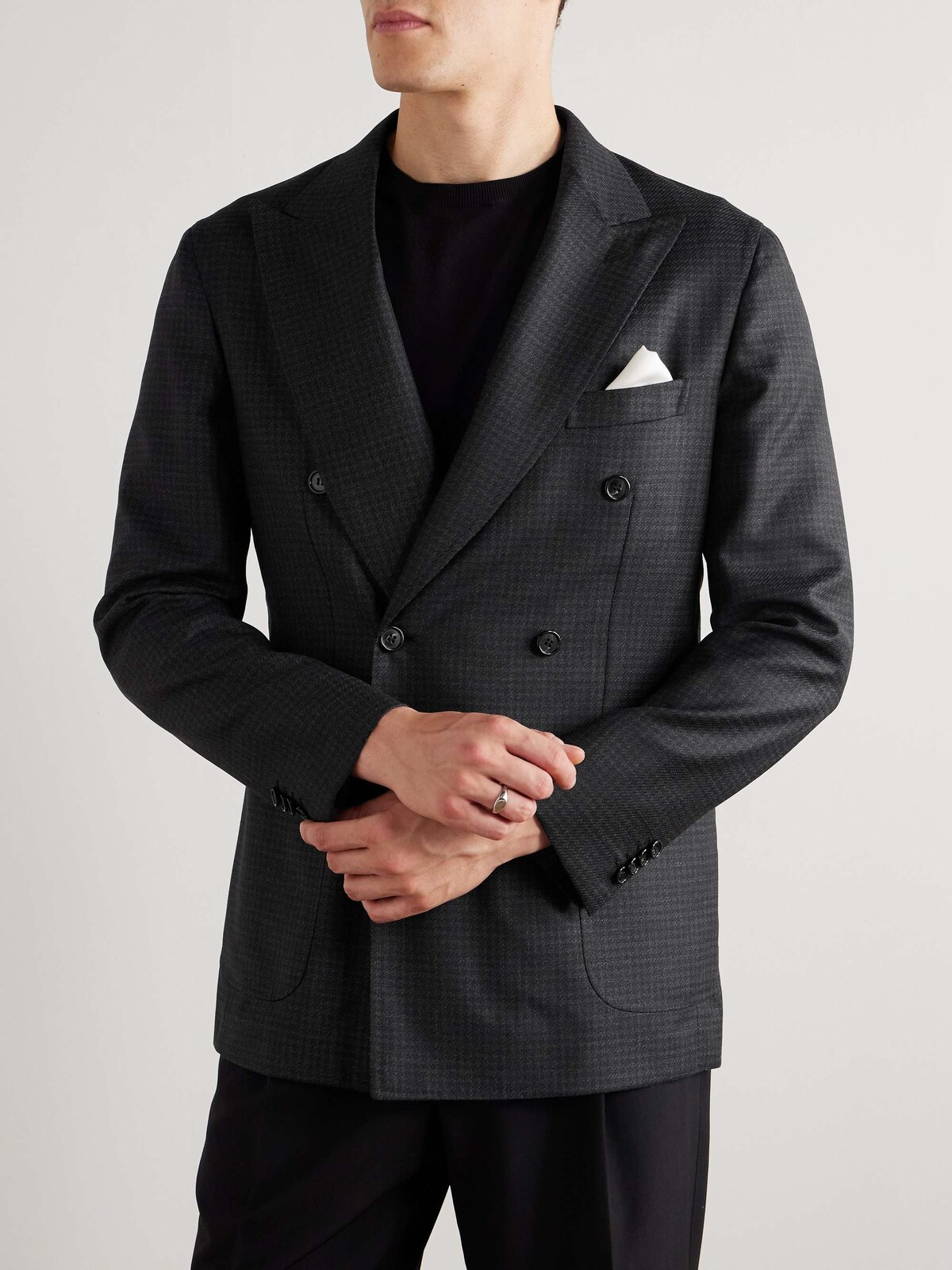 Dark tailored Soffio styling