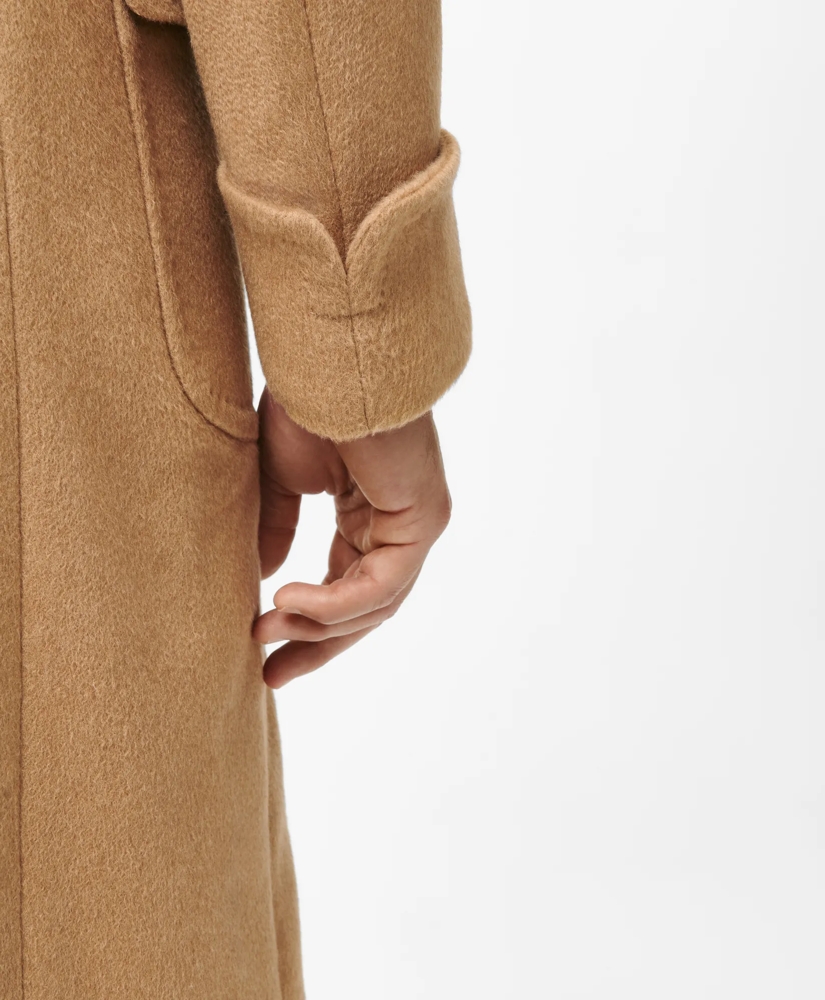 Sleeve tab detail