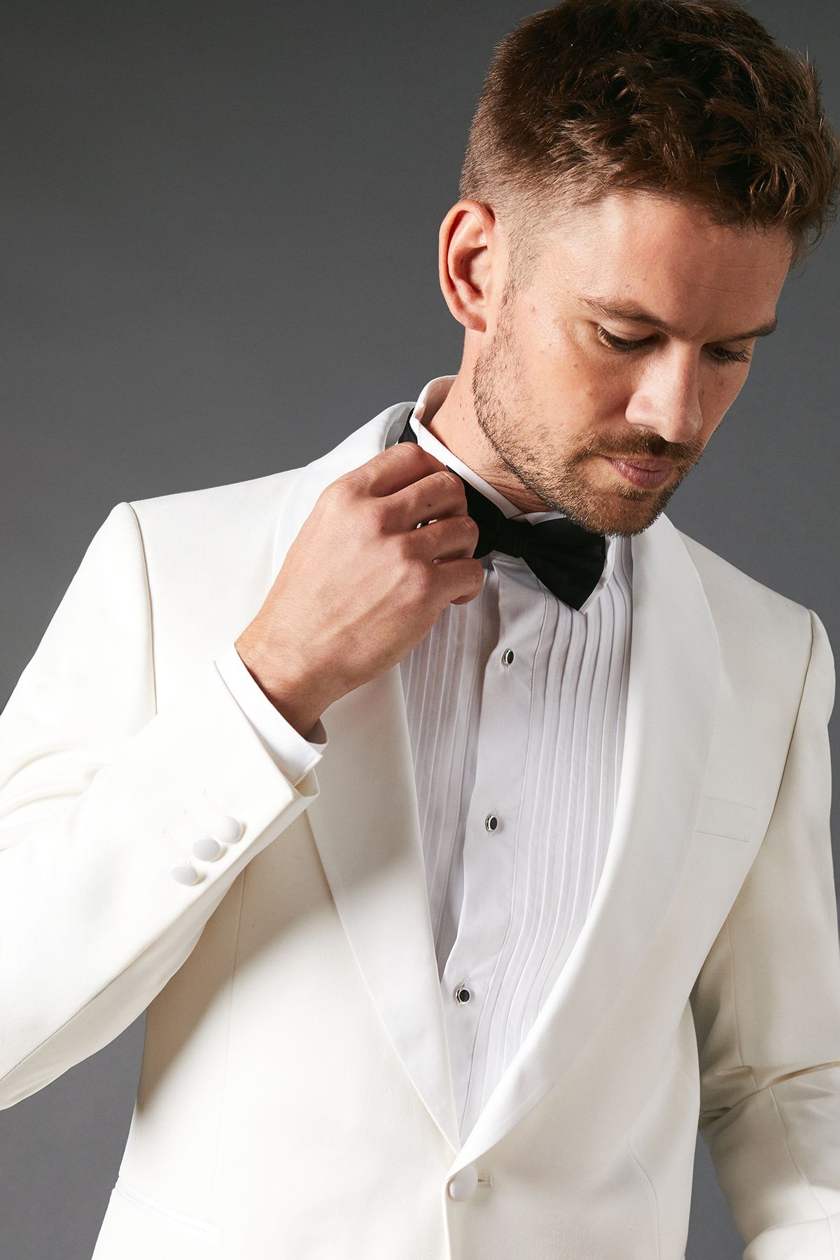 adjusting bow tie