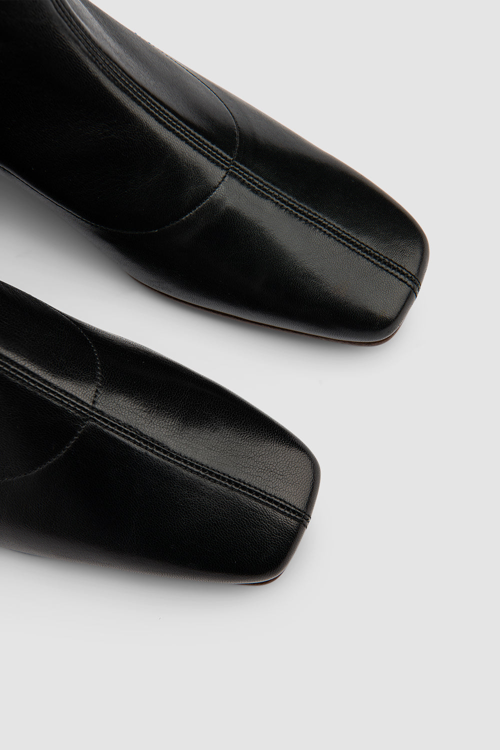 official alternate angle — Este Black Leather Ankle Boot