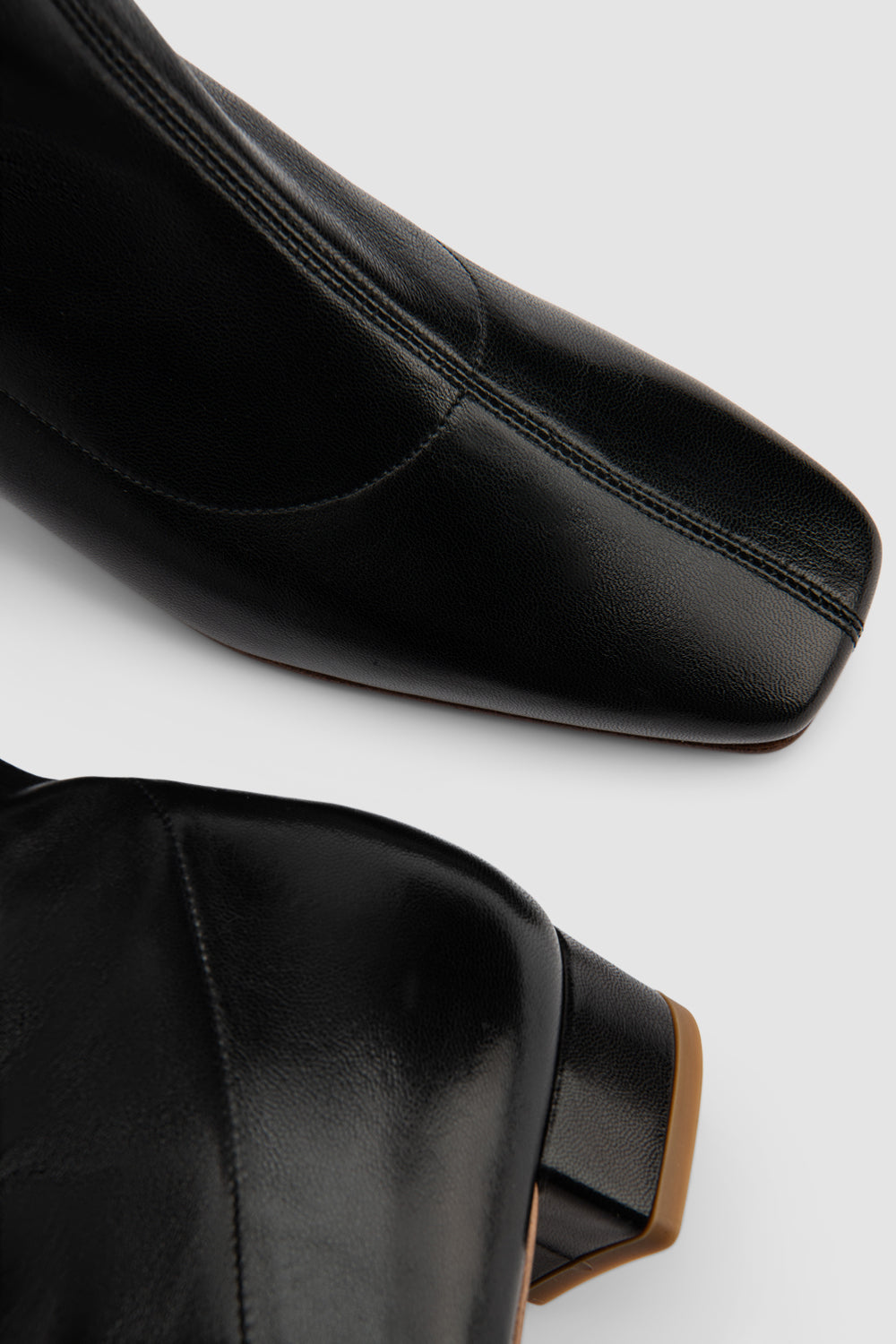 official alternate angle — Este Black Leather Ankle Boot