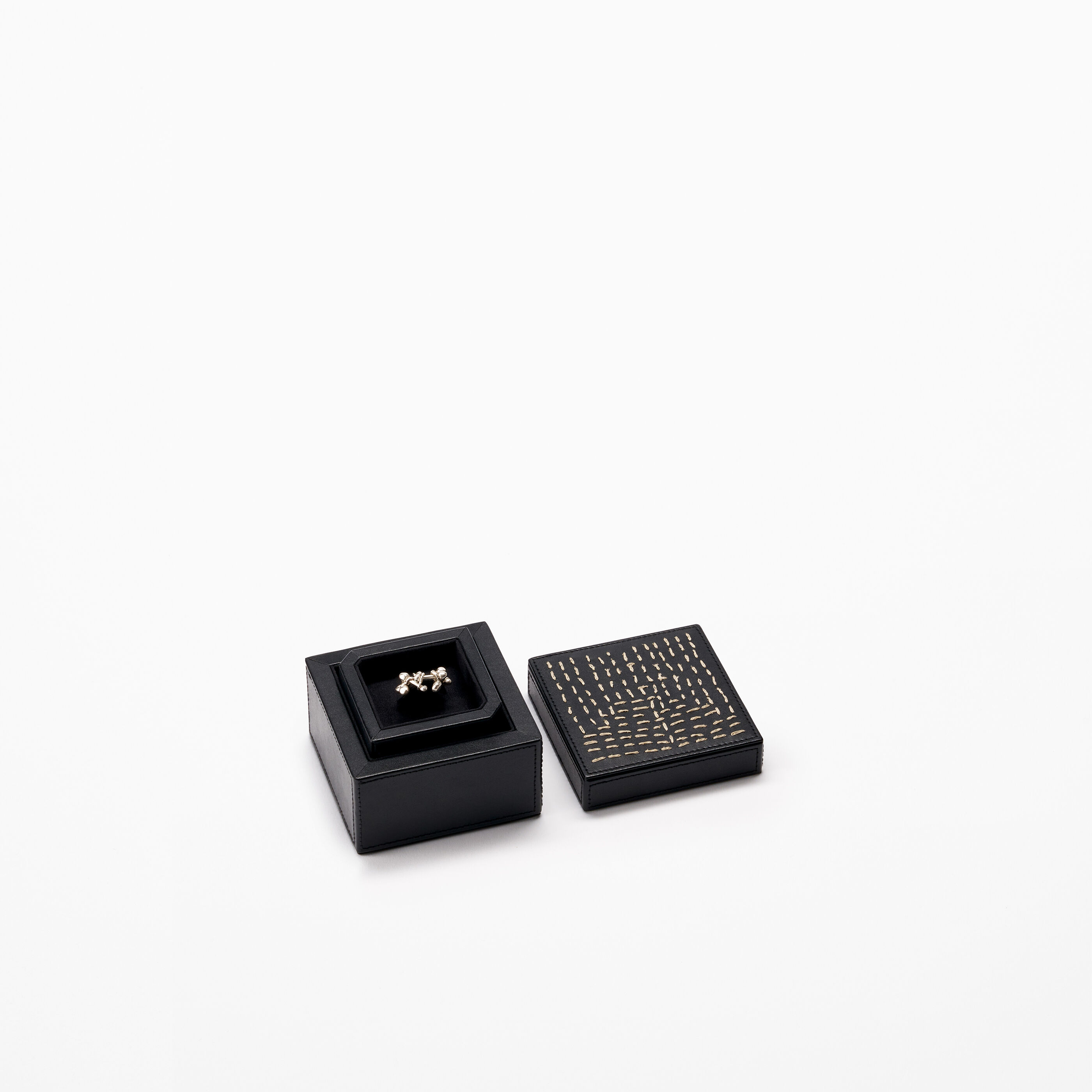Silver Chain Ring official detail view 3