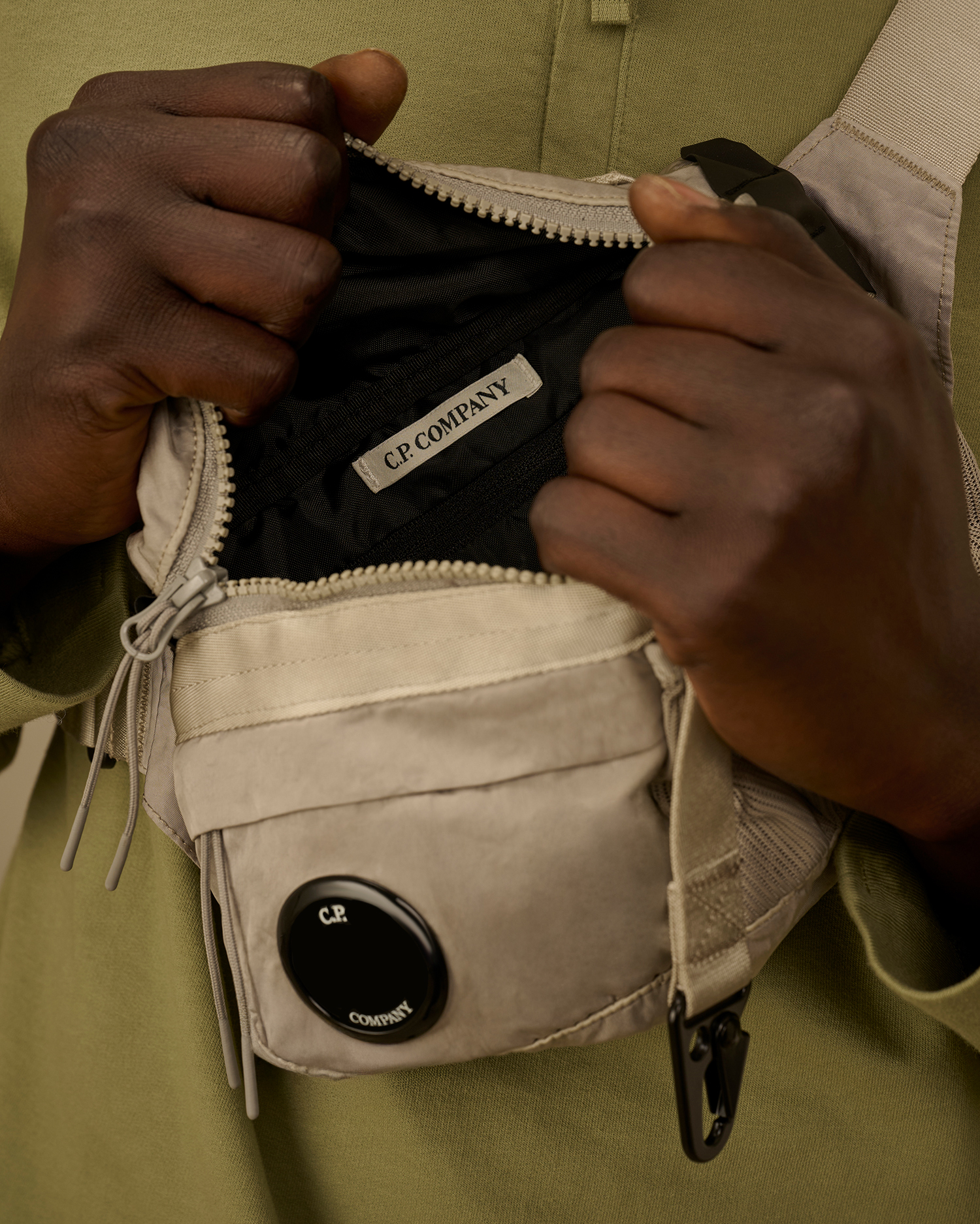 Lens pocket detail