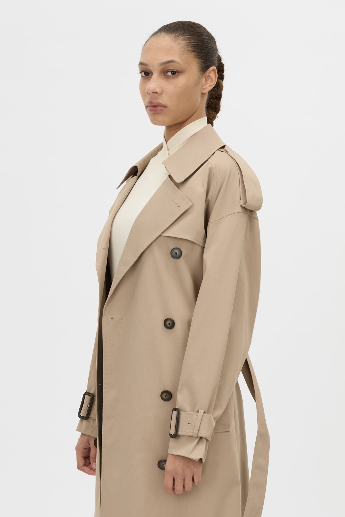 Collar and storm-flap detail