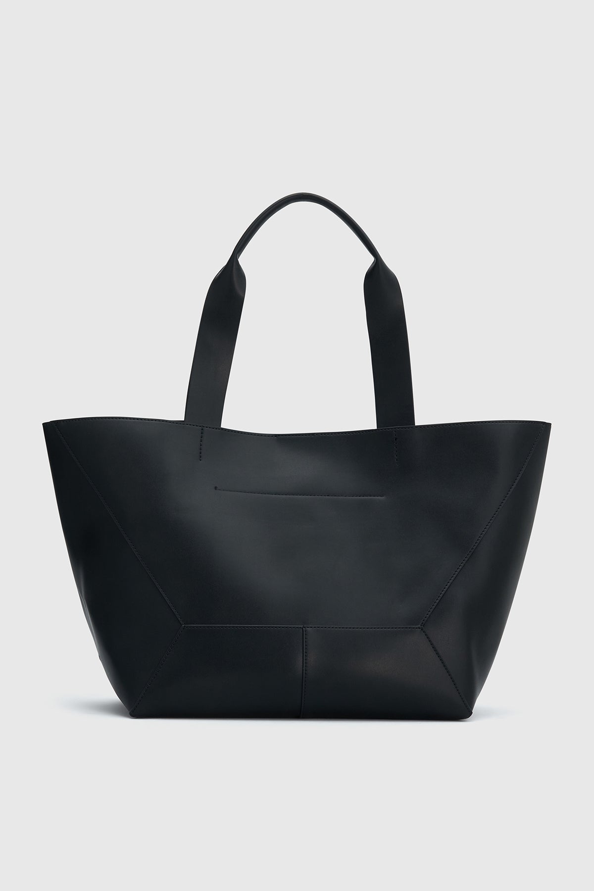 Three-quarter tote view