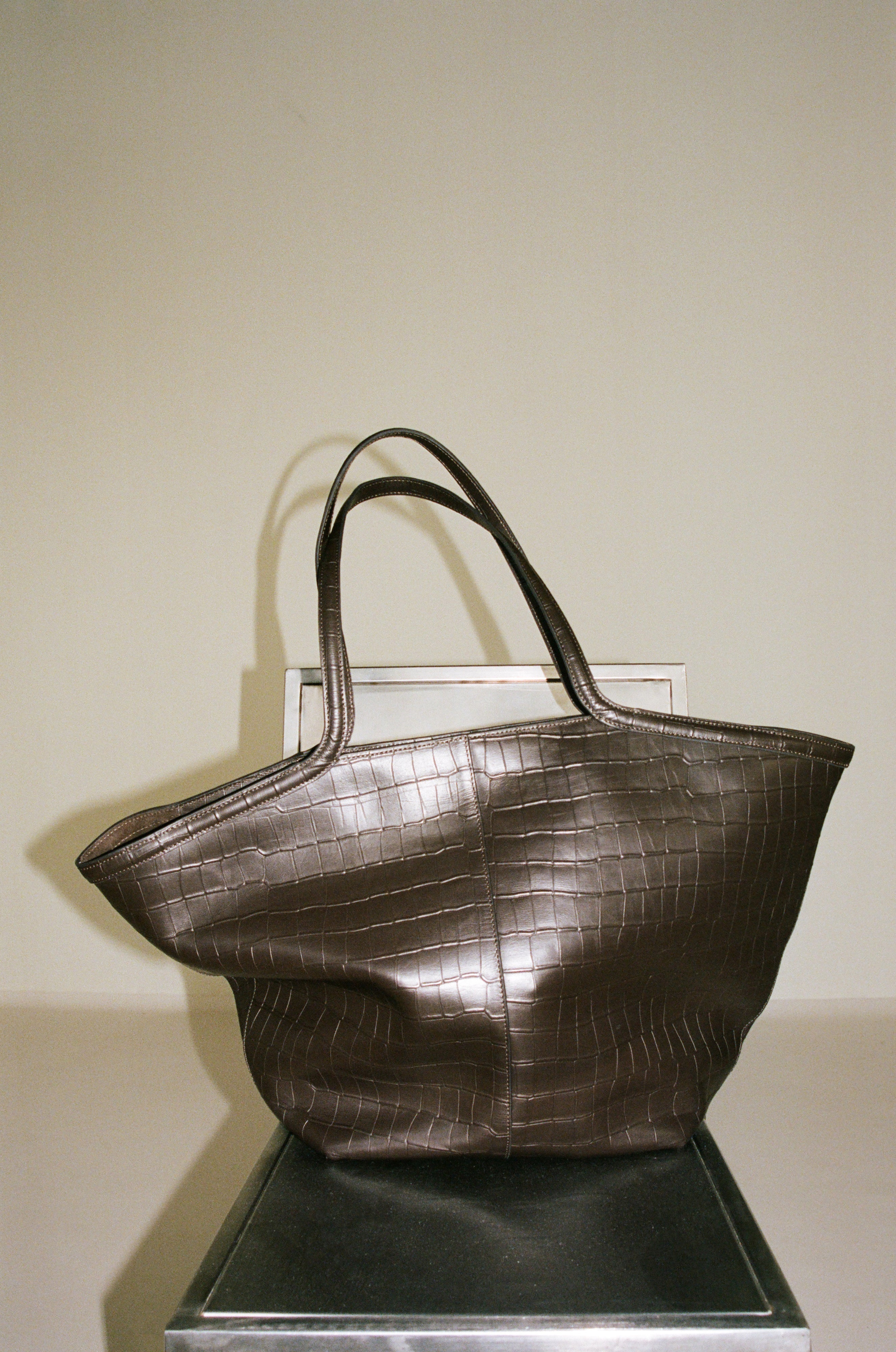 Still-life tote angle