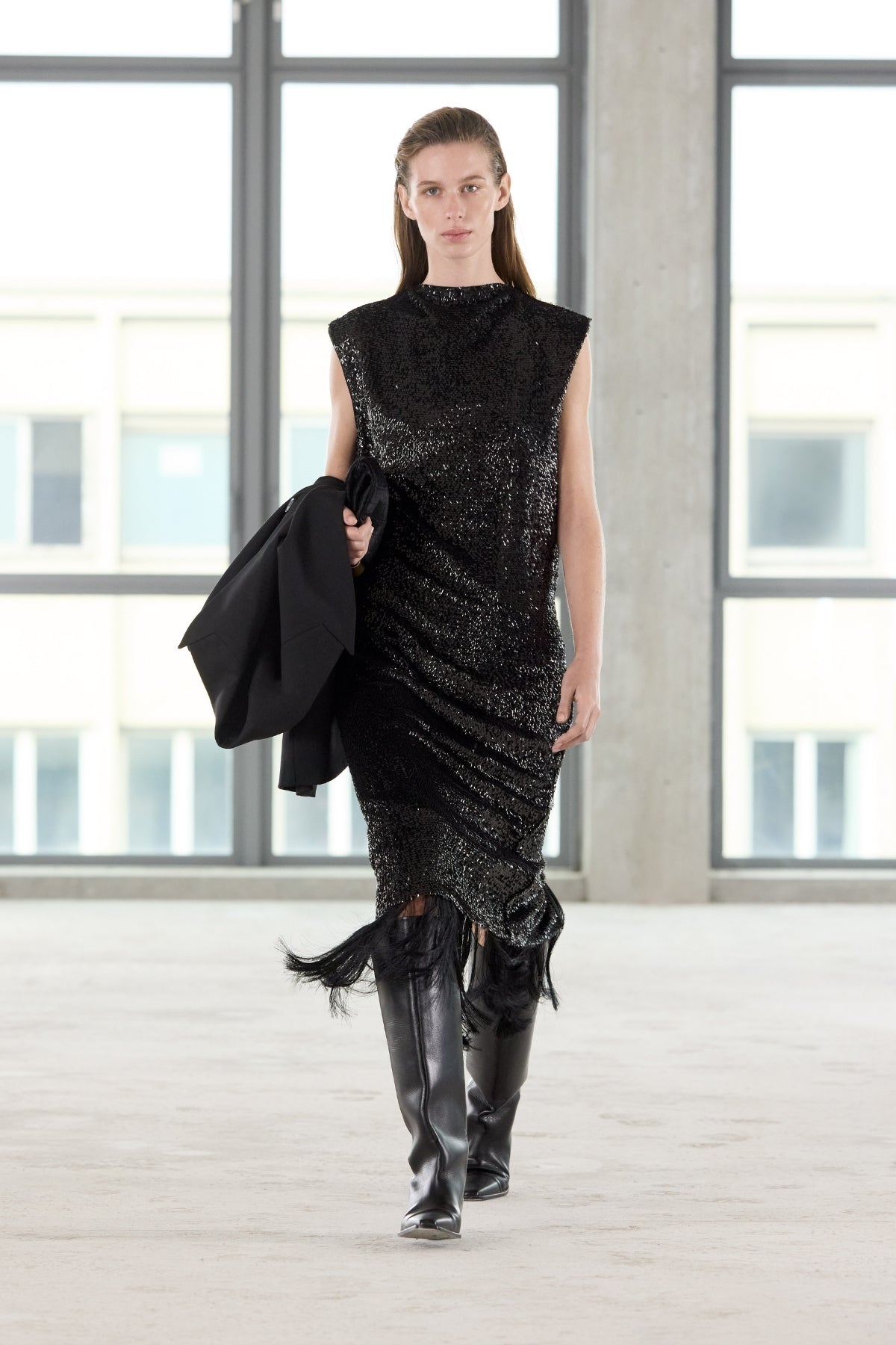 Runway styling with fringe movement