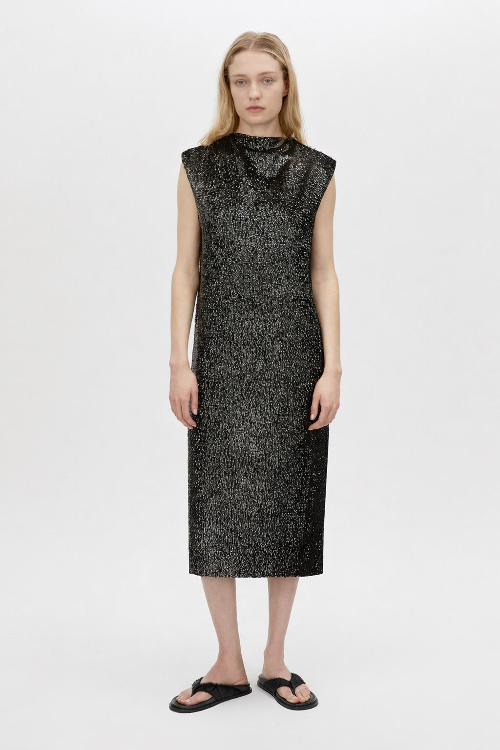 Straight maxi silhouette