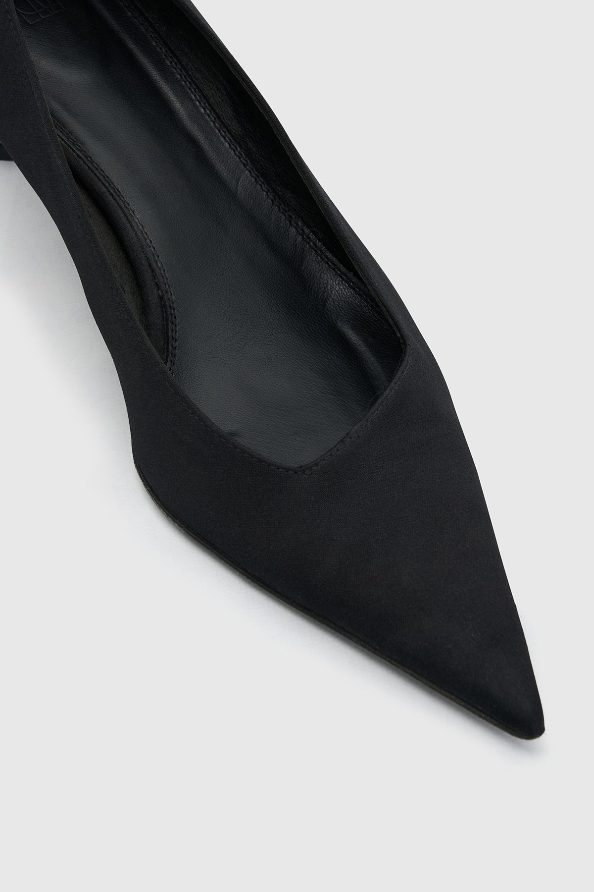Pointed toe closeup