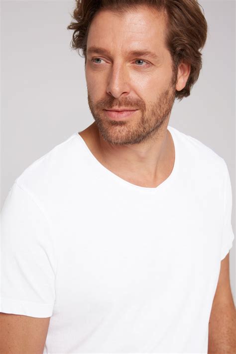 optic-white V-neck variant