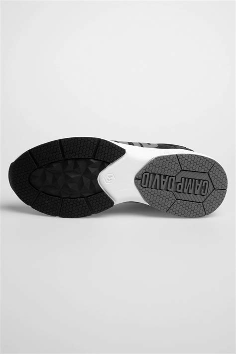 sole view with logo tread