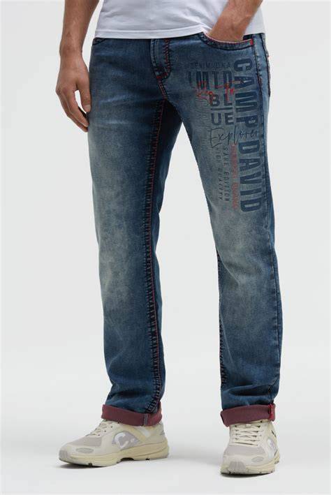 side pocket and wash detail