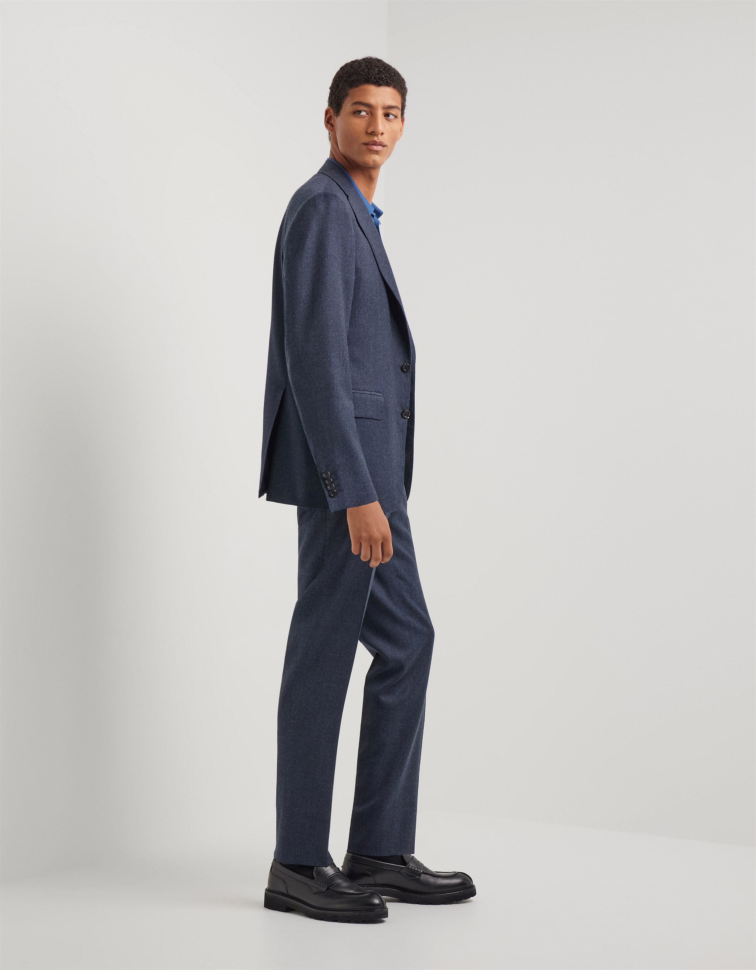 Side angle of the slim modern silhouette