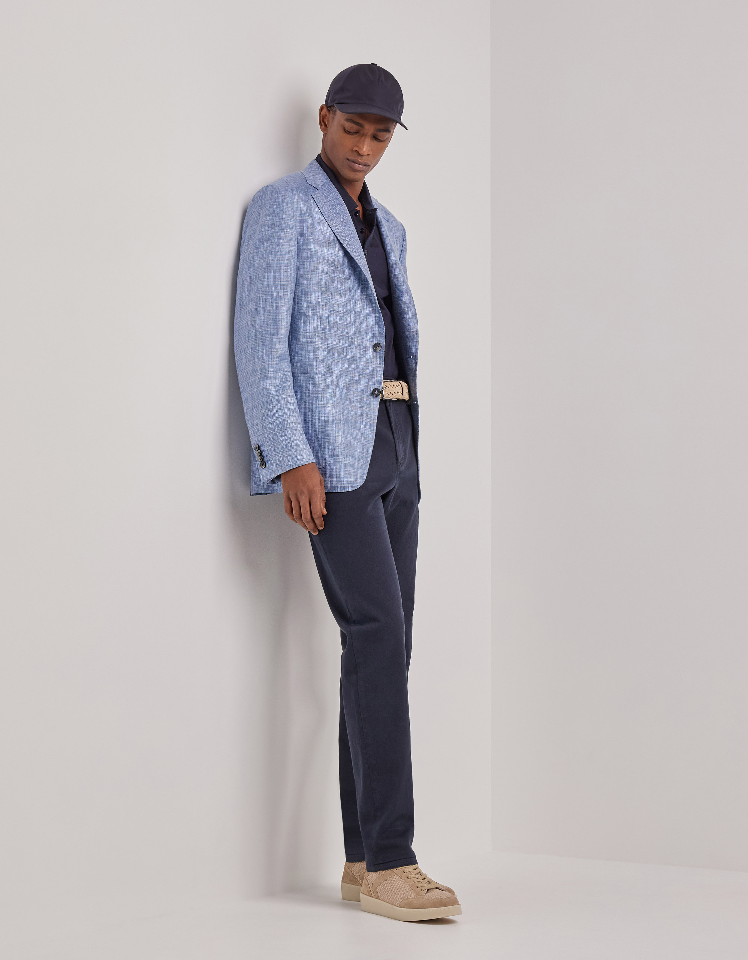 Side profile showing the soft unstructured line