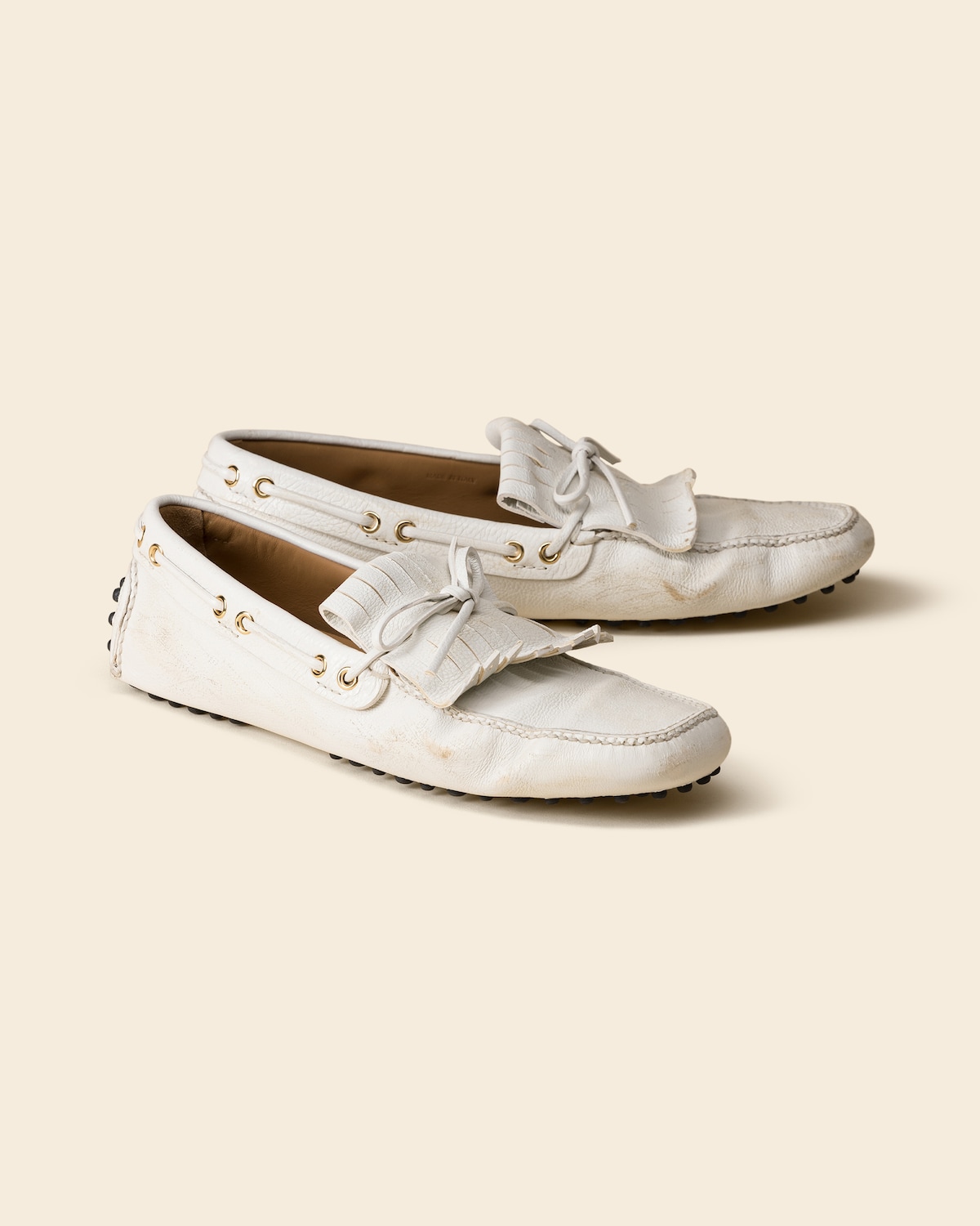 Pair view with the dotted sole visible at the heel