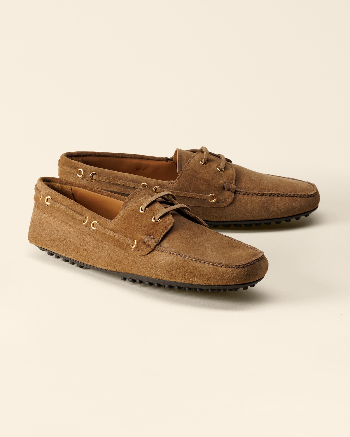 Three-quarter pair view with the low driving sole