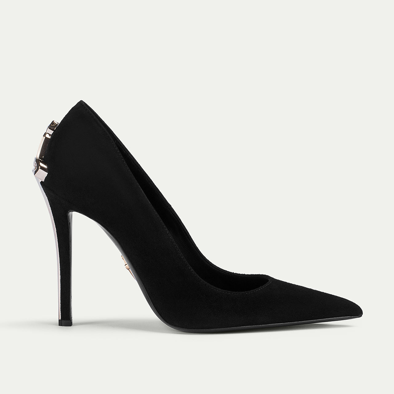 Pump side view with the dagger stiletto