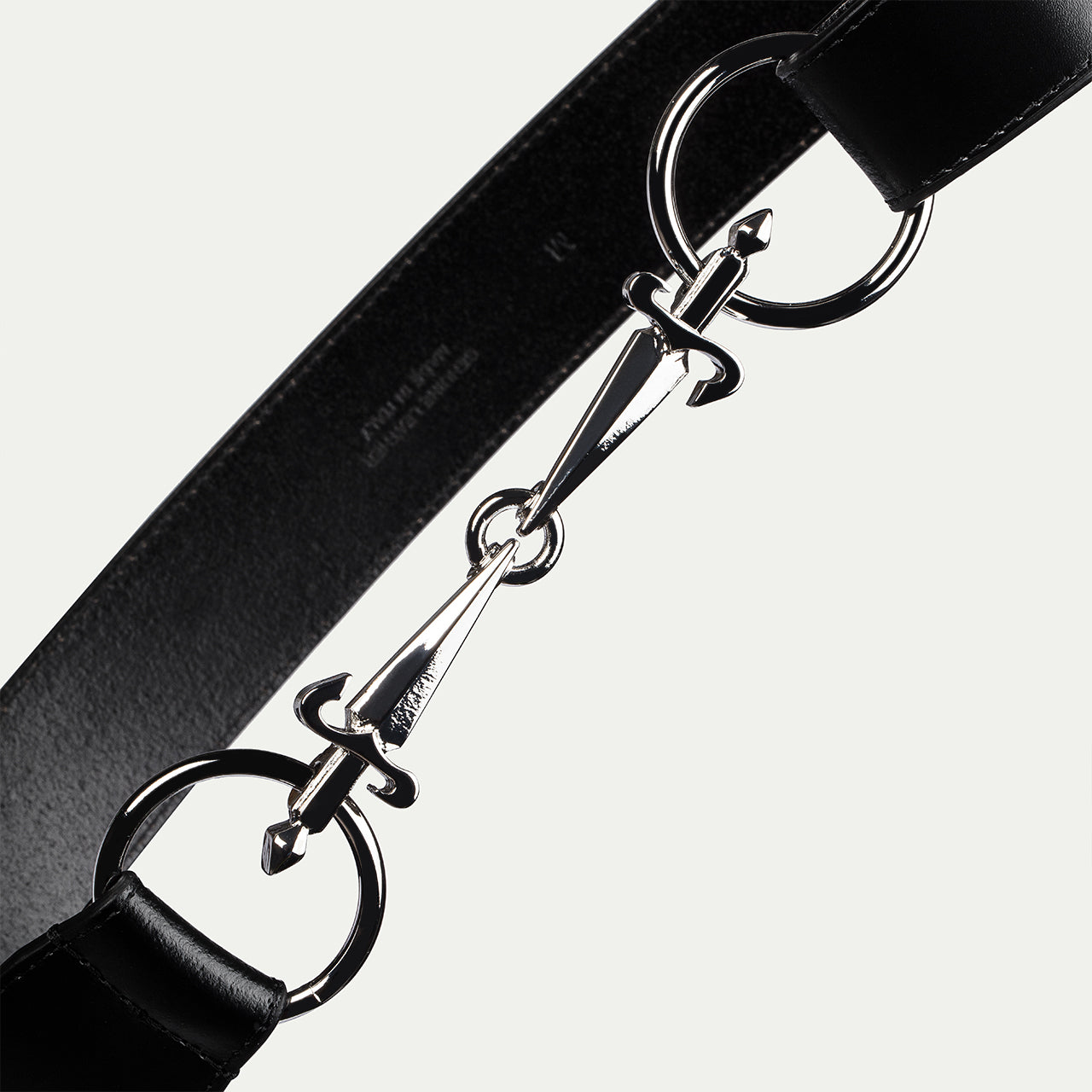 Adjustable clip closure detail
