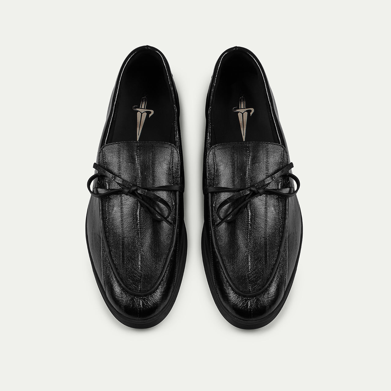 Flat rubber sole and side profile