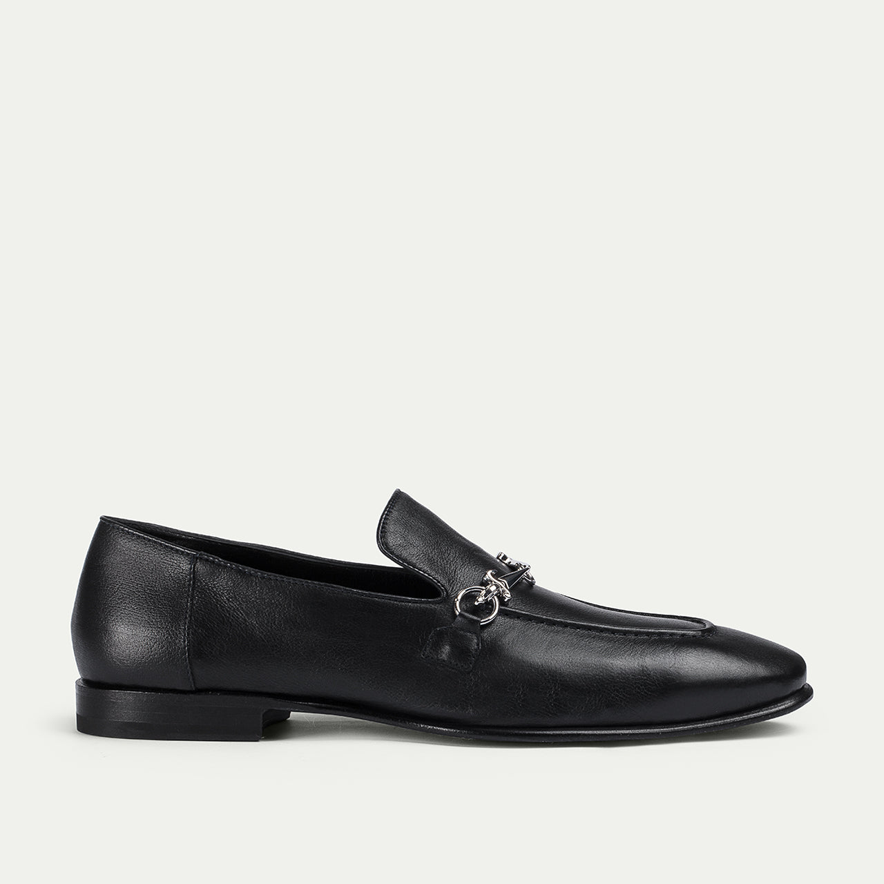Velvet-texture black version of the Pocket loafer