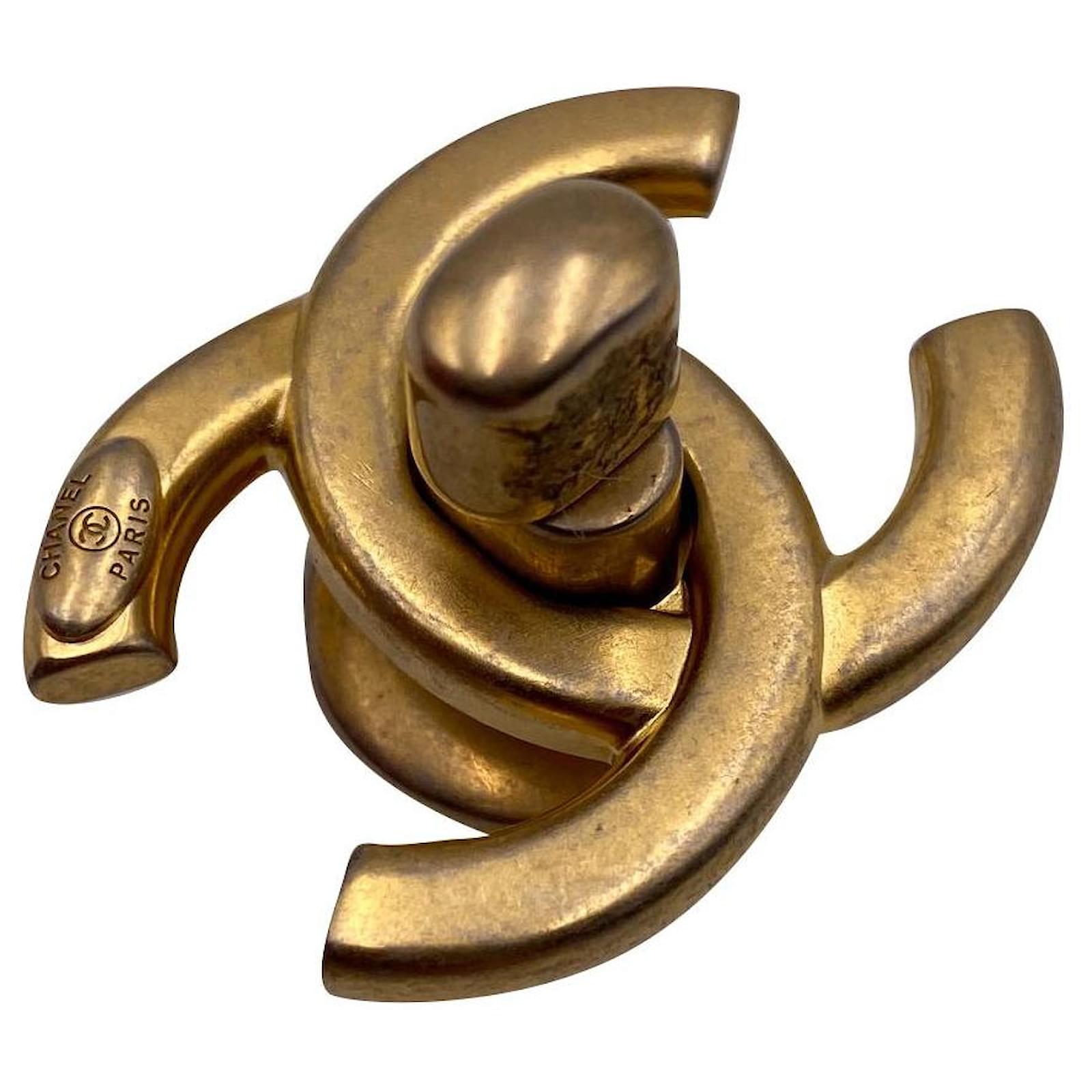 Detail of the gold CC turnlock engraved CHANEL PARIS