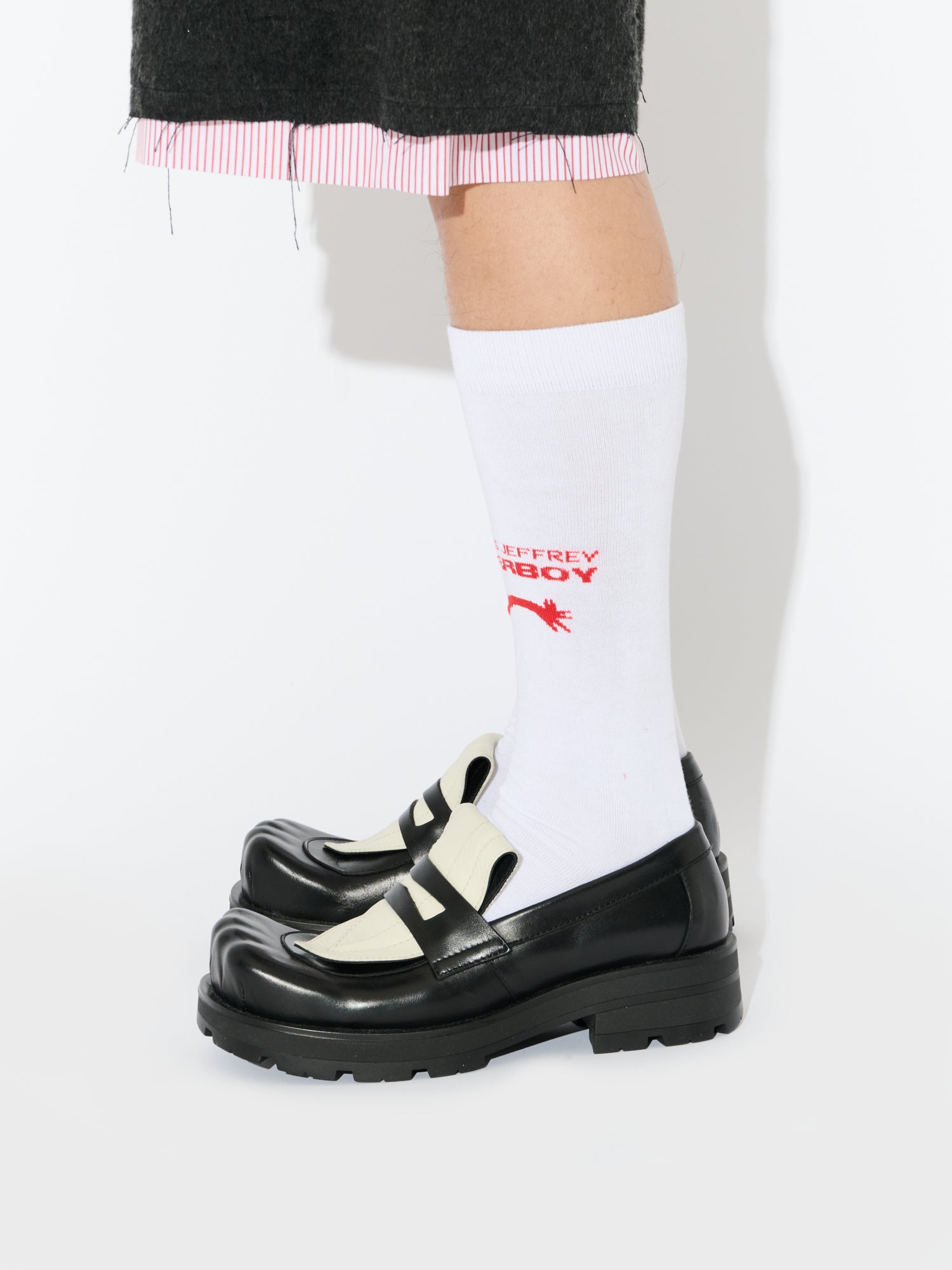 BANANA MOCCASIN MOGGIES in BLACK WHITE — alternate official view