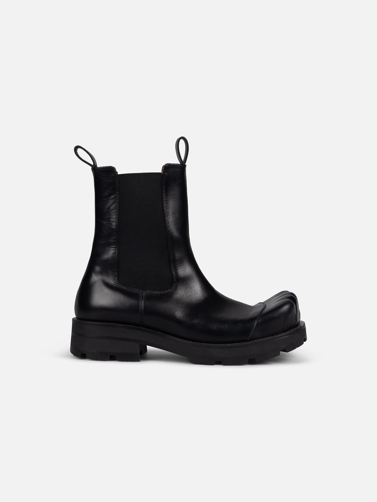 CHELSEA MOGGIES in BLACK — detail or worn angle