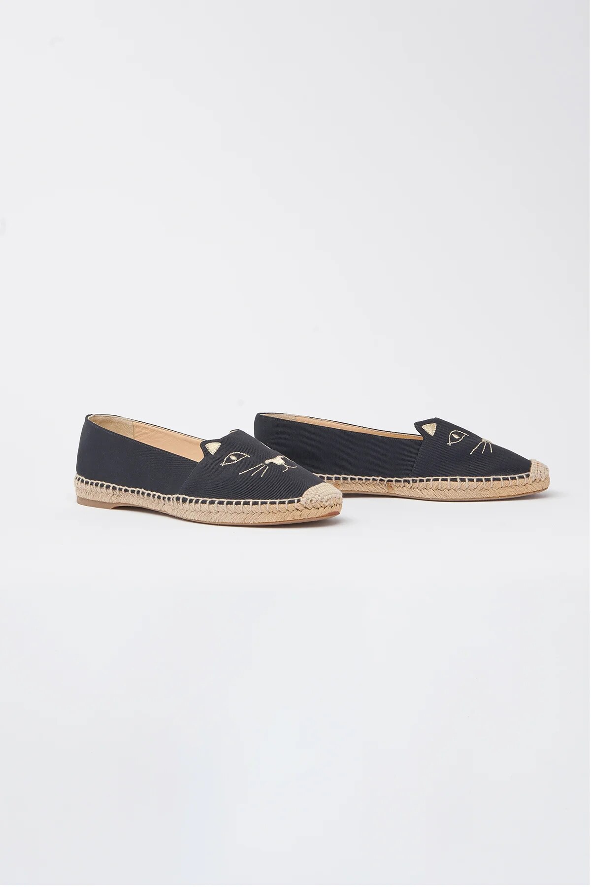 embroidered toe detail