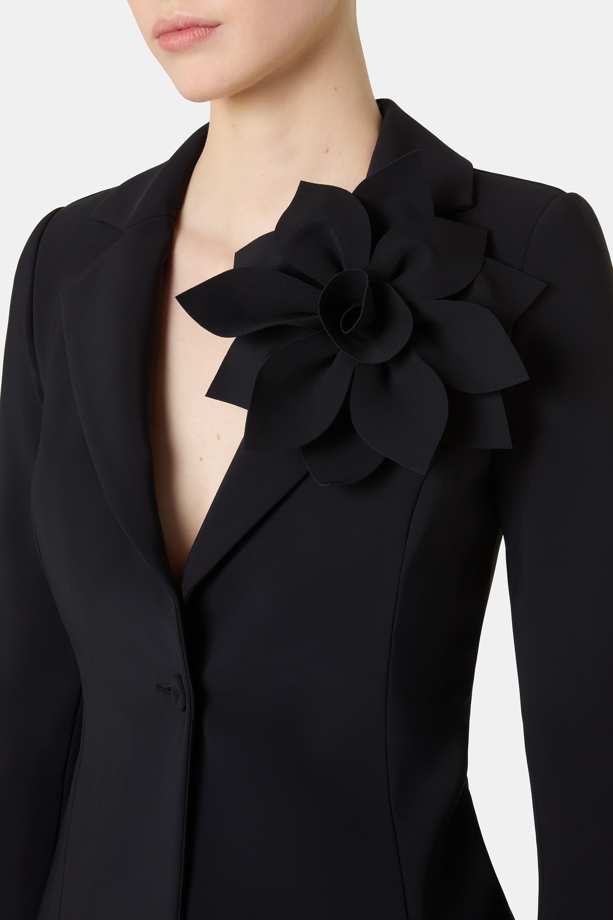 black side/detail view