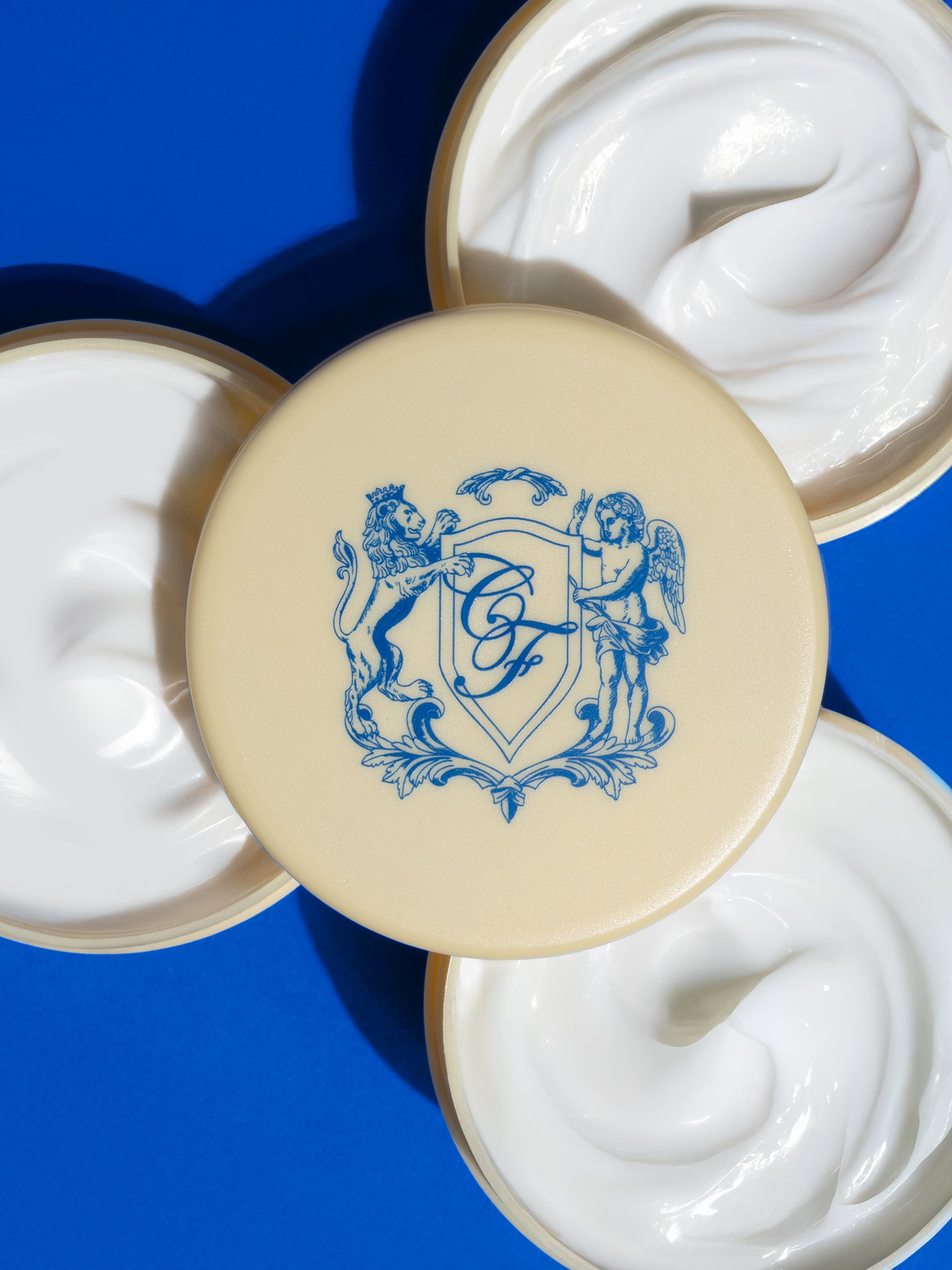 Texture detail with the branded lid