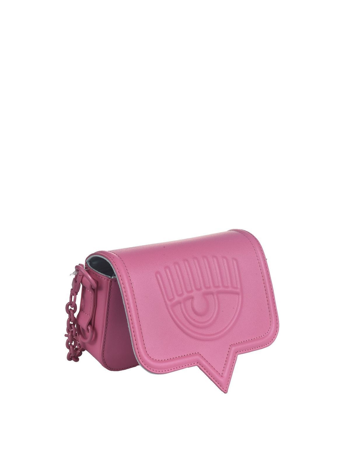 Side view showing the compact sachet proportion