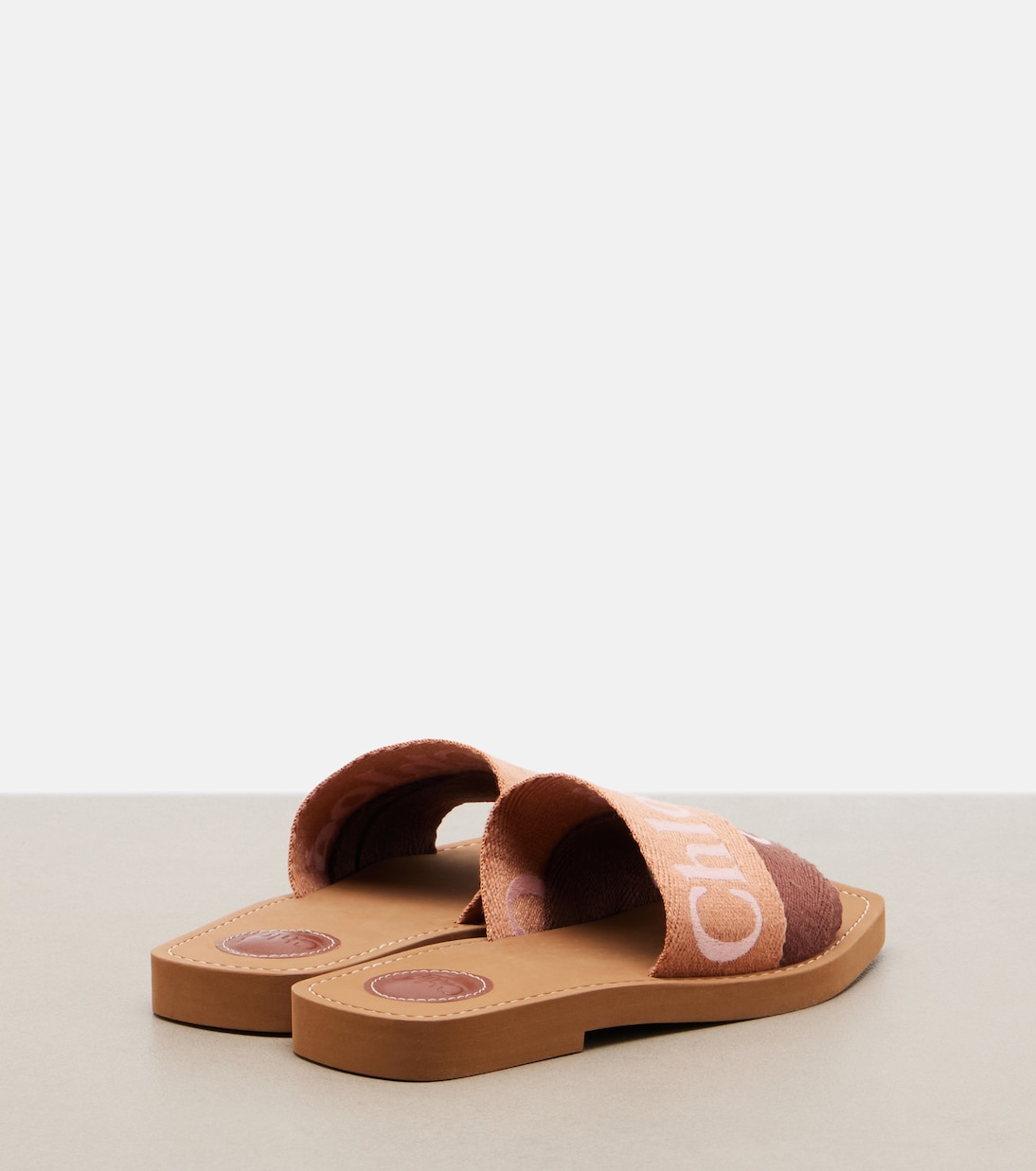 Side profile and leather footbed