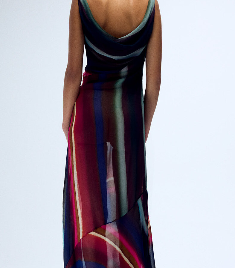Draped back and stripe movement