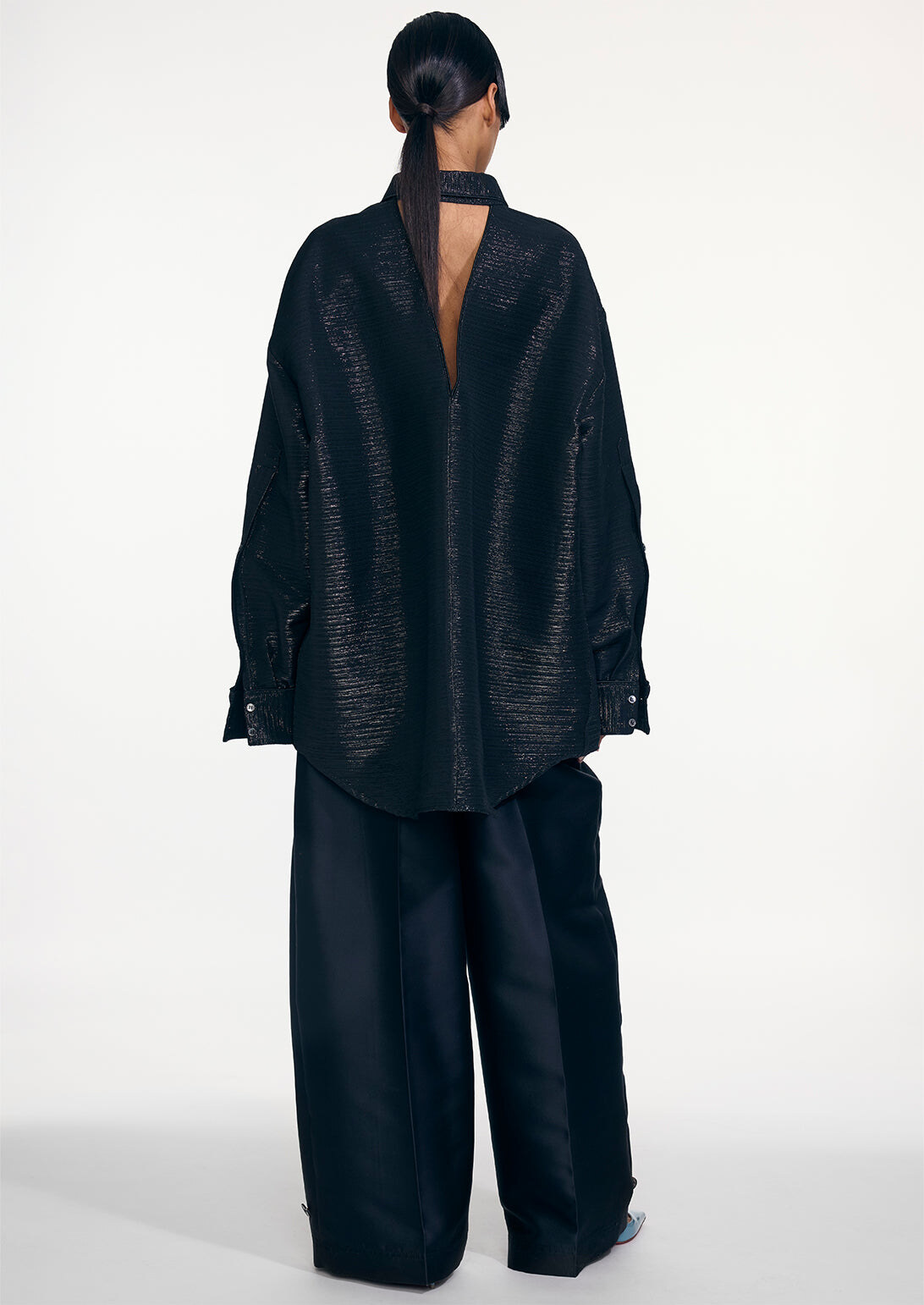 Side/back view with wide-leg fall