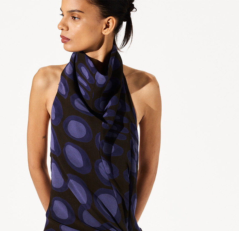 Close crop on neckline and dot scale