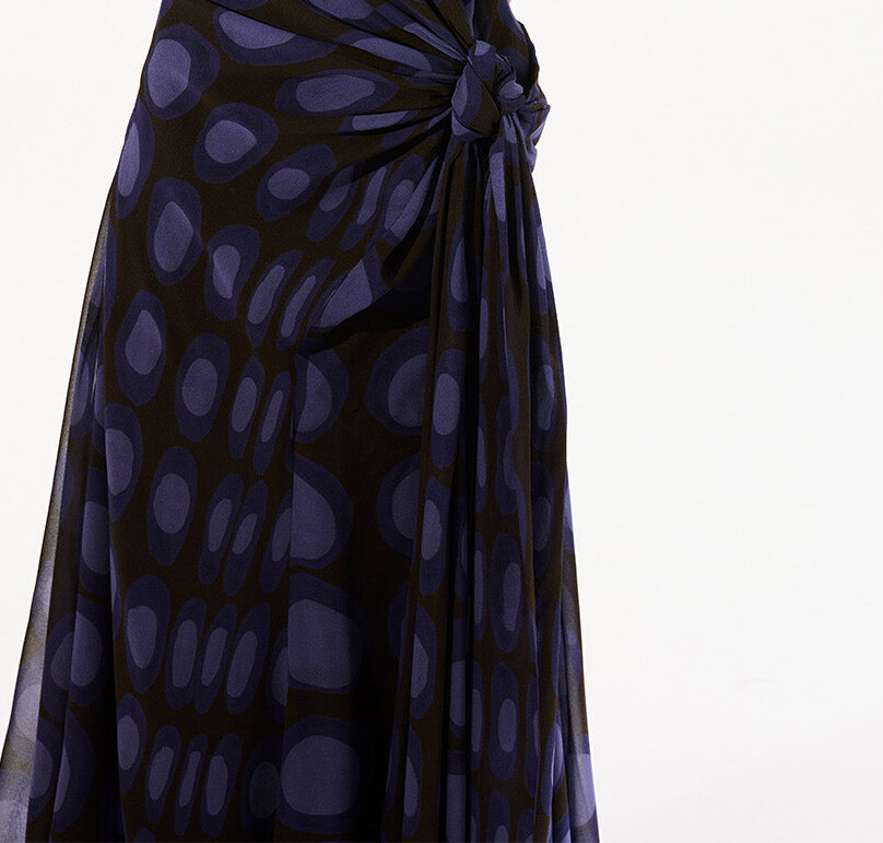 Lower hem and chiffon movement